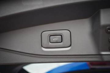 https://vehicle-cdn.autoleague.cloud/4103_950446804_11.jpg