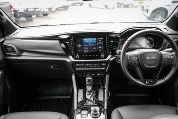 https://vehicle-cdn.autoleague.cloud/4103_950446804_13.jpg