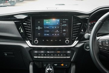 https://vehicle-cdn.autoleague.cloud/4103_950446804_14.jpg