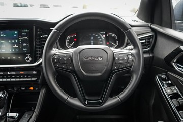 https://vehicle-cdn.autoleague.cloud/4103_950446804_15.jpg
