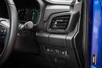 https://vehicle-cdn.autoleague.cloud/4103_950446804_21.jpg
