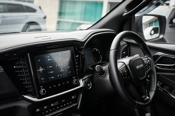 https://vehicle-cdn.autoleague.cloud/4103_950446804_27.jpg