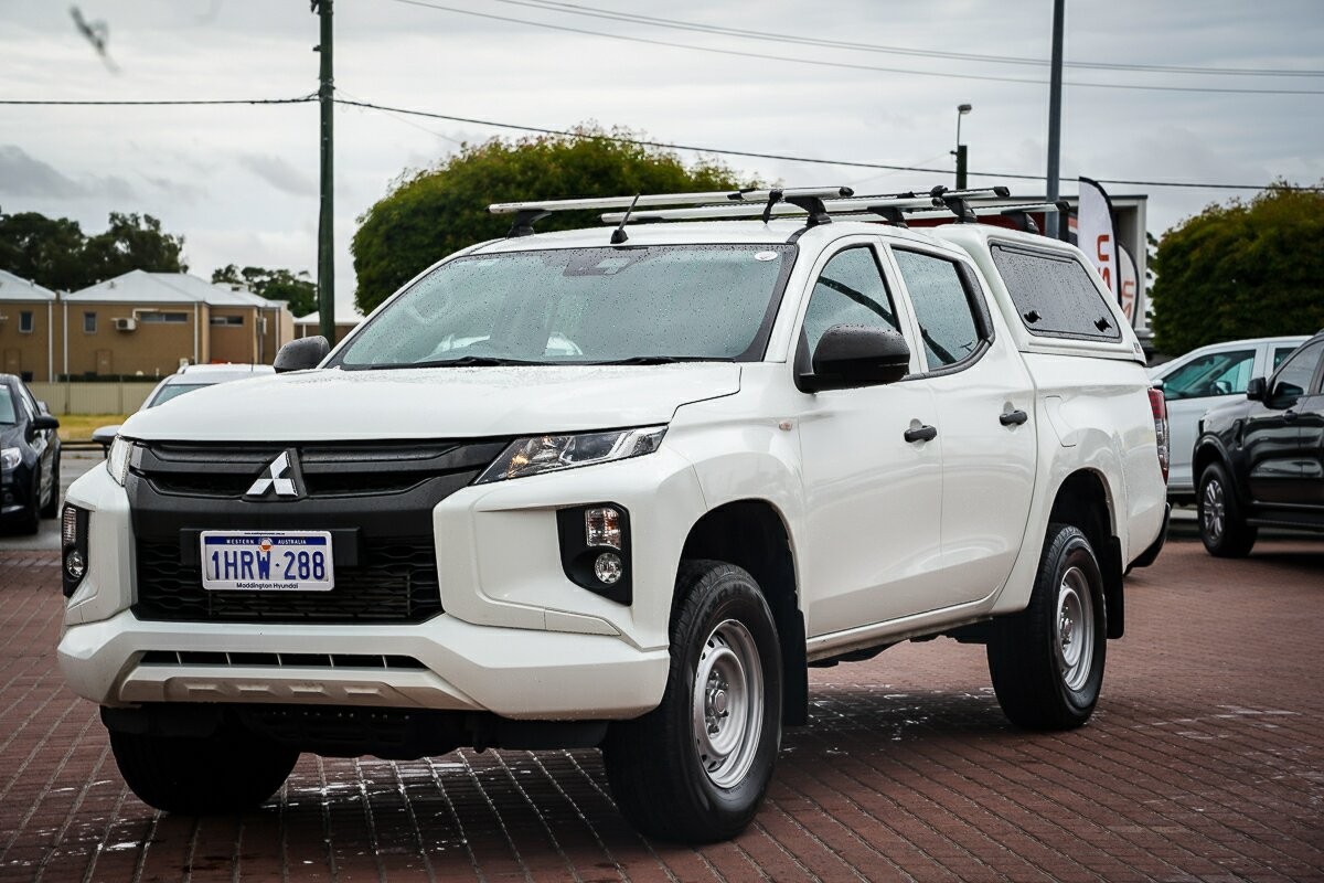 Mitsubishi Triton image 3