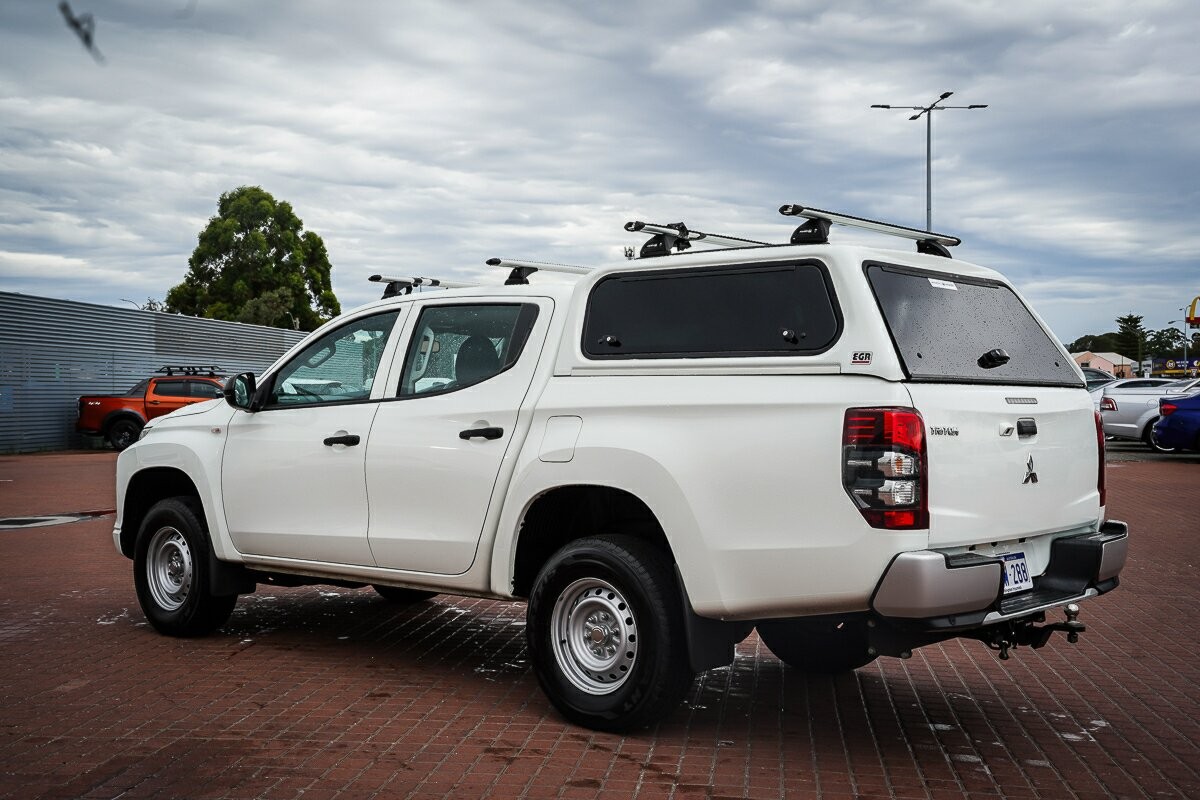 Mitsubishi Triton image 4