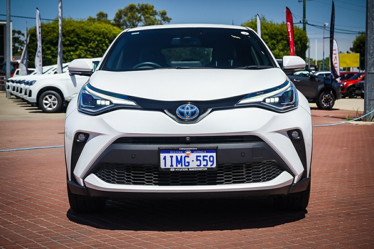 Toyota C-hr image 2