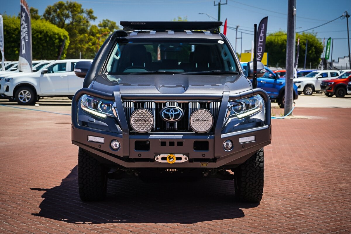 Toyota Landcruiser Prado image 2