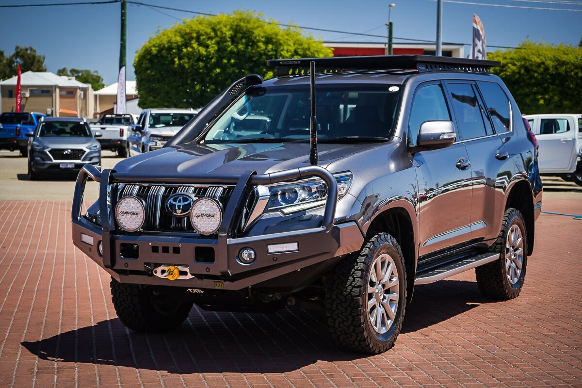 Toyota Landcruiser Prado image 3