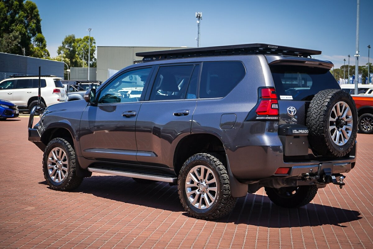 Toyota Landcruiser Prado image 4