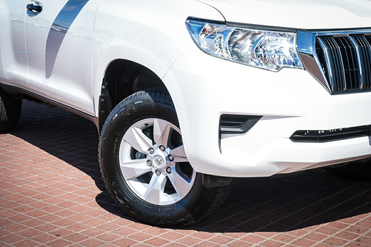 Toyota Landcruiser Prado image 2