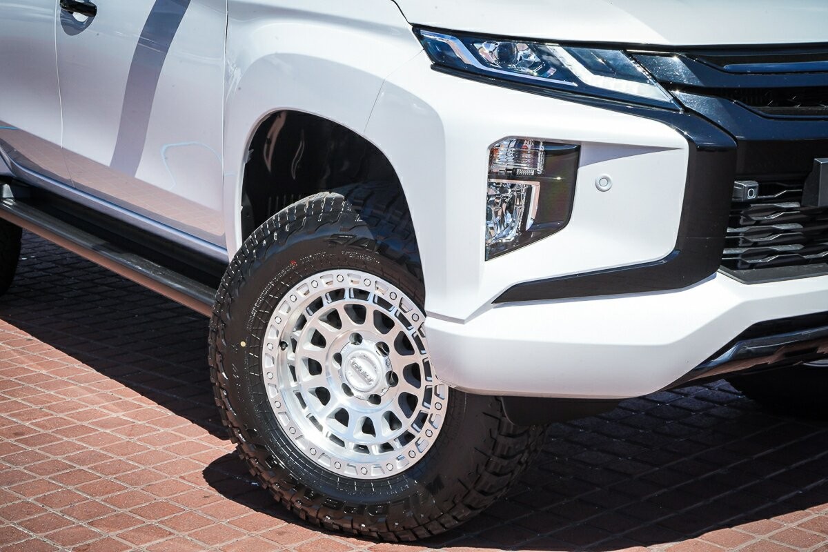 Mitsubishi Triton image 2