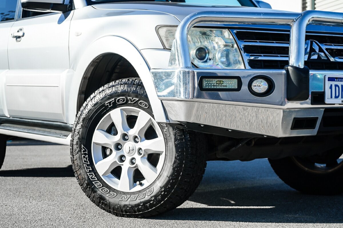 Mitsubishi Pajero image 2