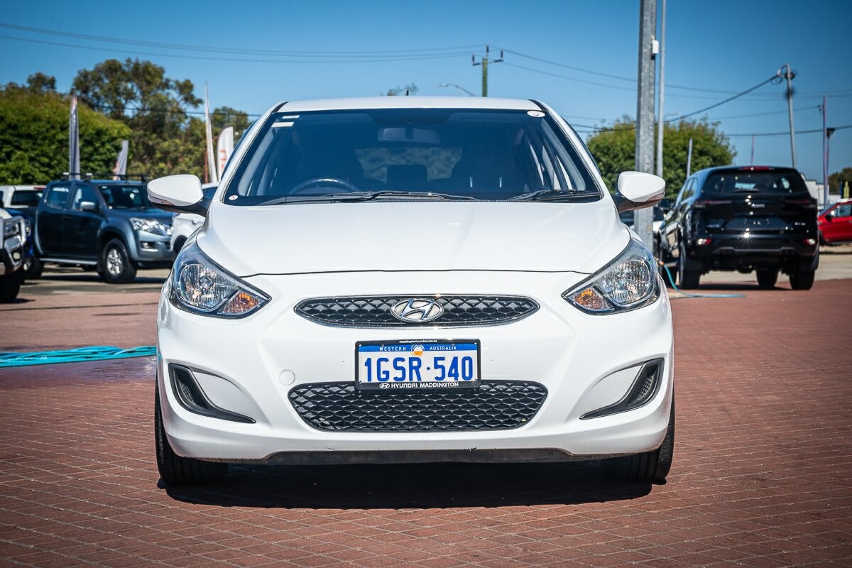 Hyundai Accent image 2