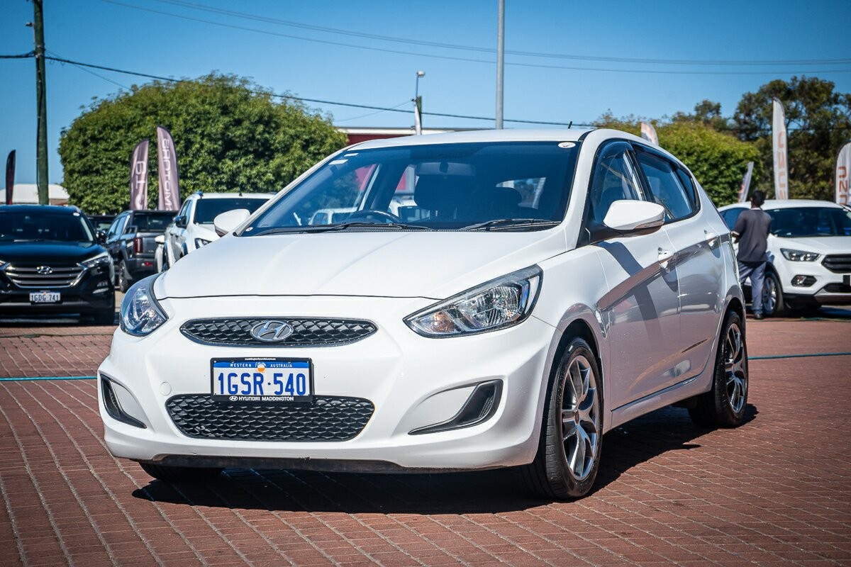 Hyundai Accent image 3