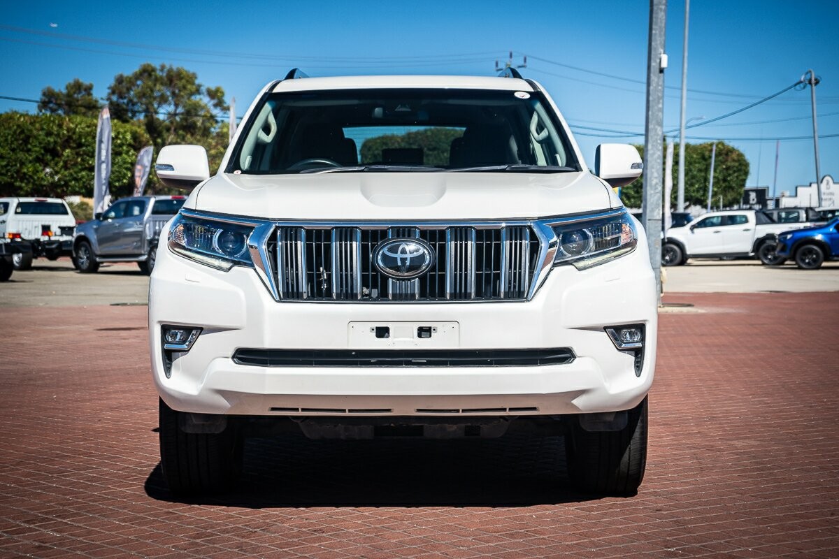 Toyota Landcruiser Prado image 2