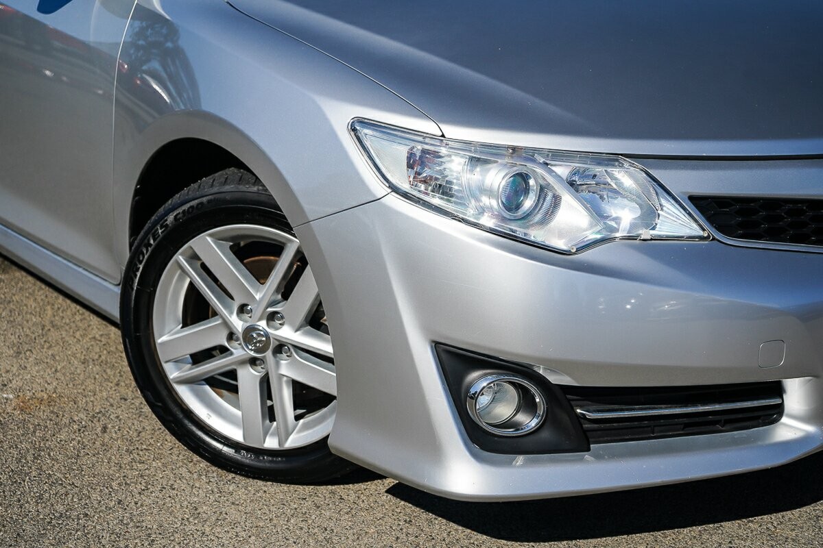 Toyota Camry image 2