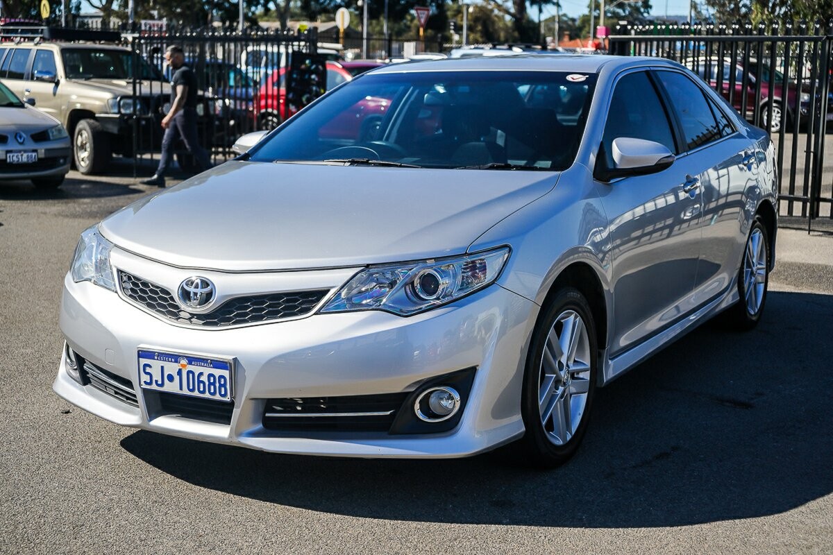 Toyota Camry image 4