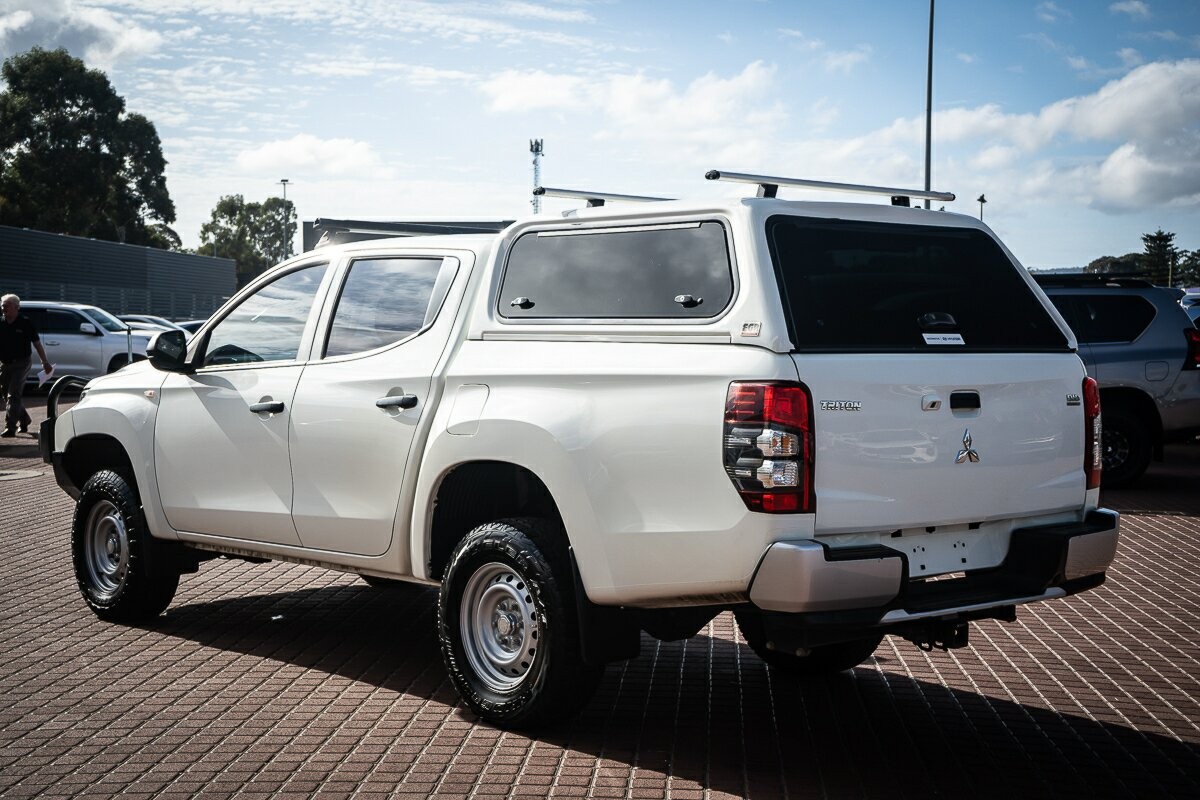 Mitsubishi Triton image 4