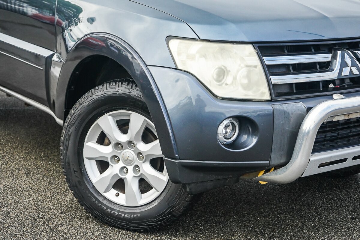 Mitsubishi Pajero image 2