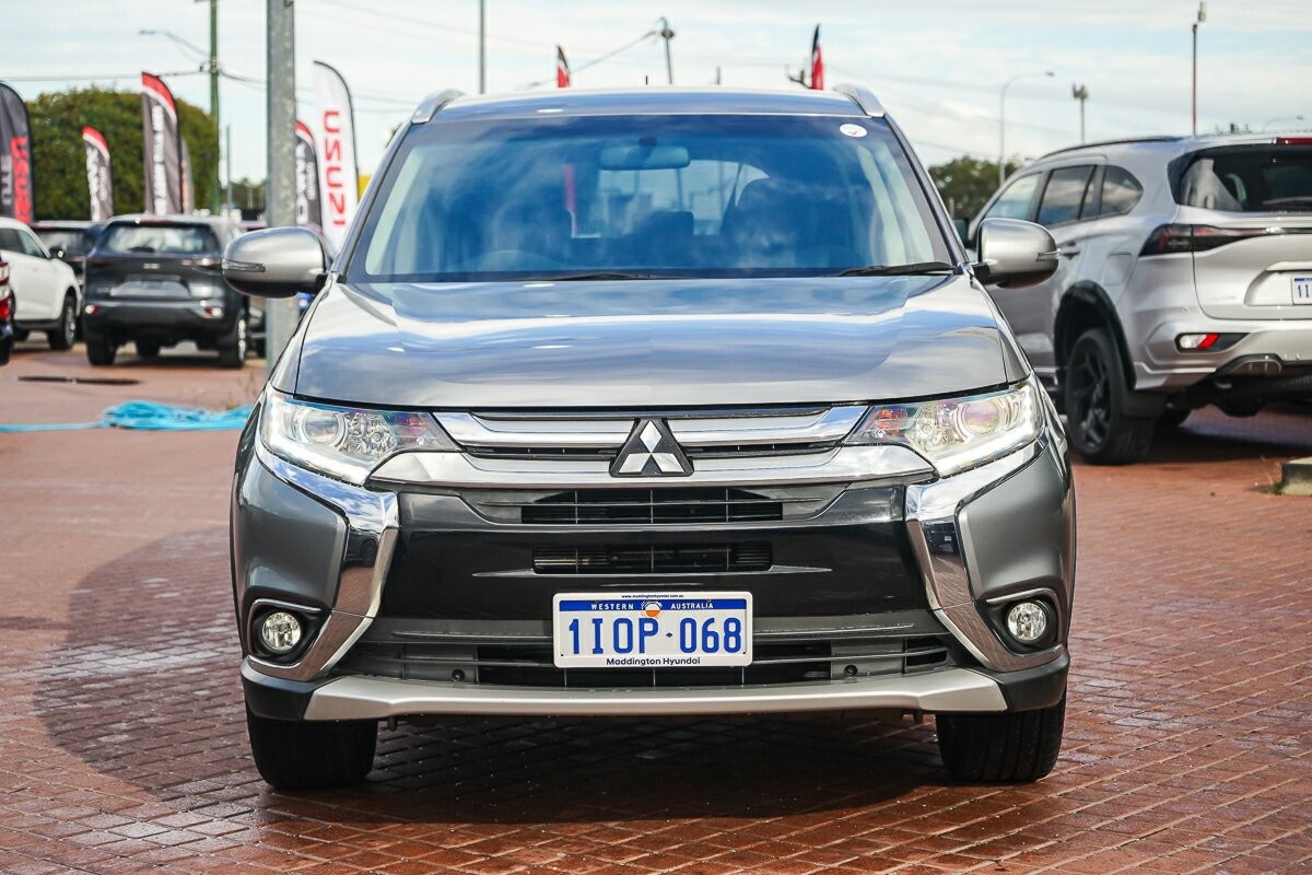 Mitsubishi Outlander image 3