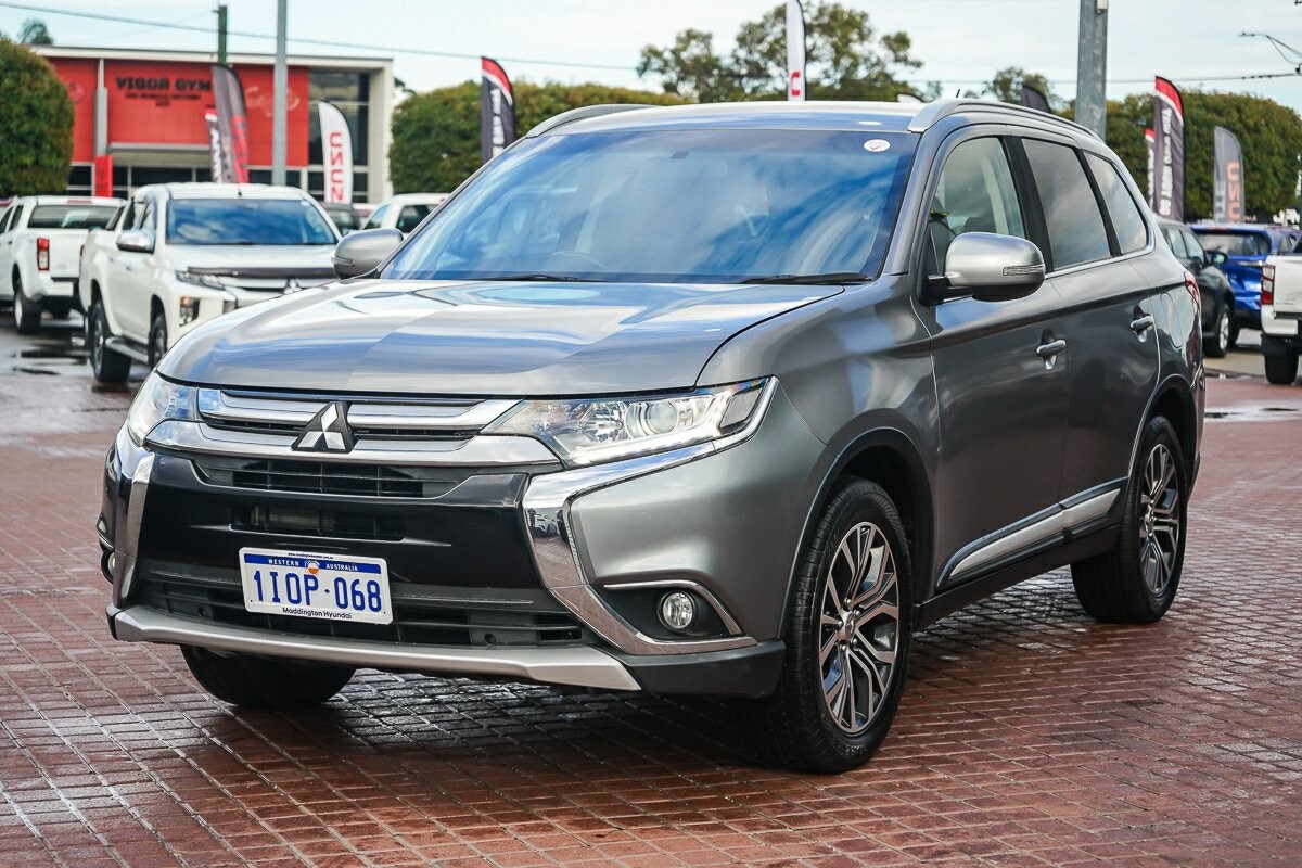 Mitsubishi Outlander image 4