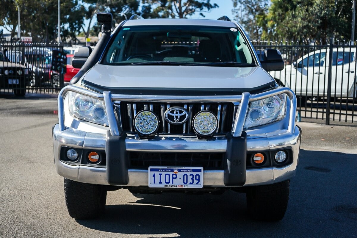 Toyota Landcruiser Prado image 3