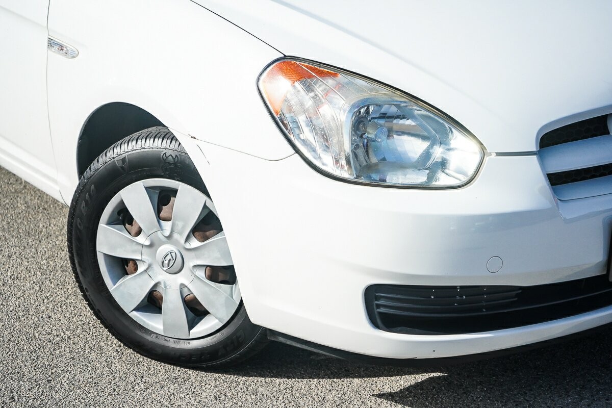 Hyundai Accent image 2
