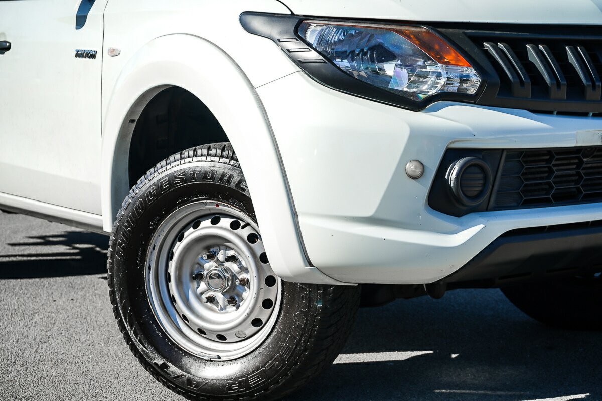 Mitsubishi Triton image 2