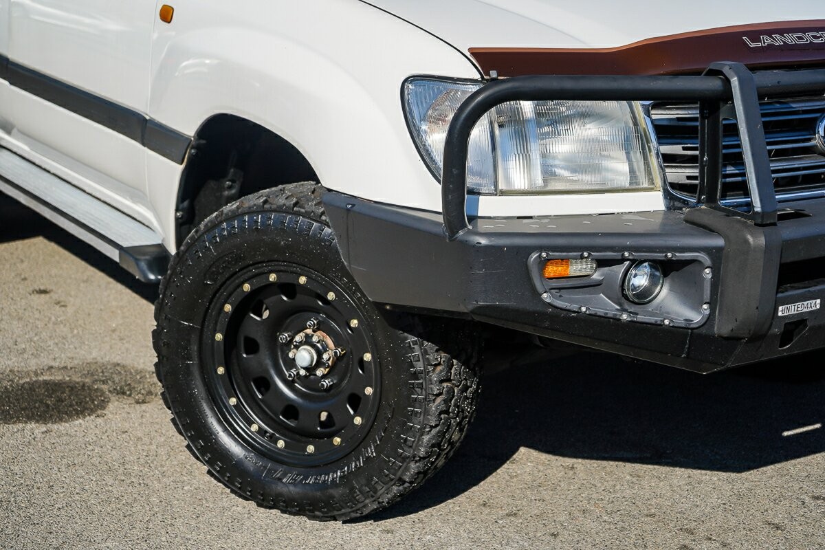 Toyota Landcruiser image 2