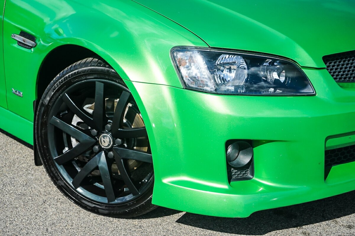 Holden Commodore image 2