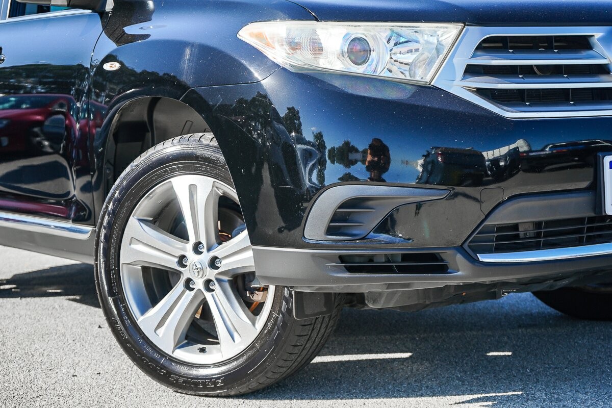Toyota Kluger image 2