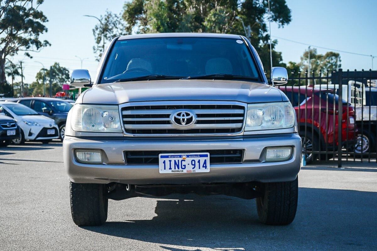Toyota Landcruiser image 2