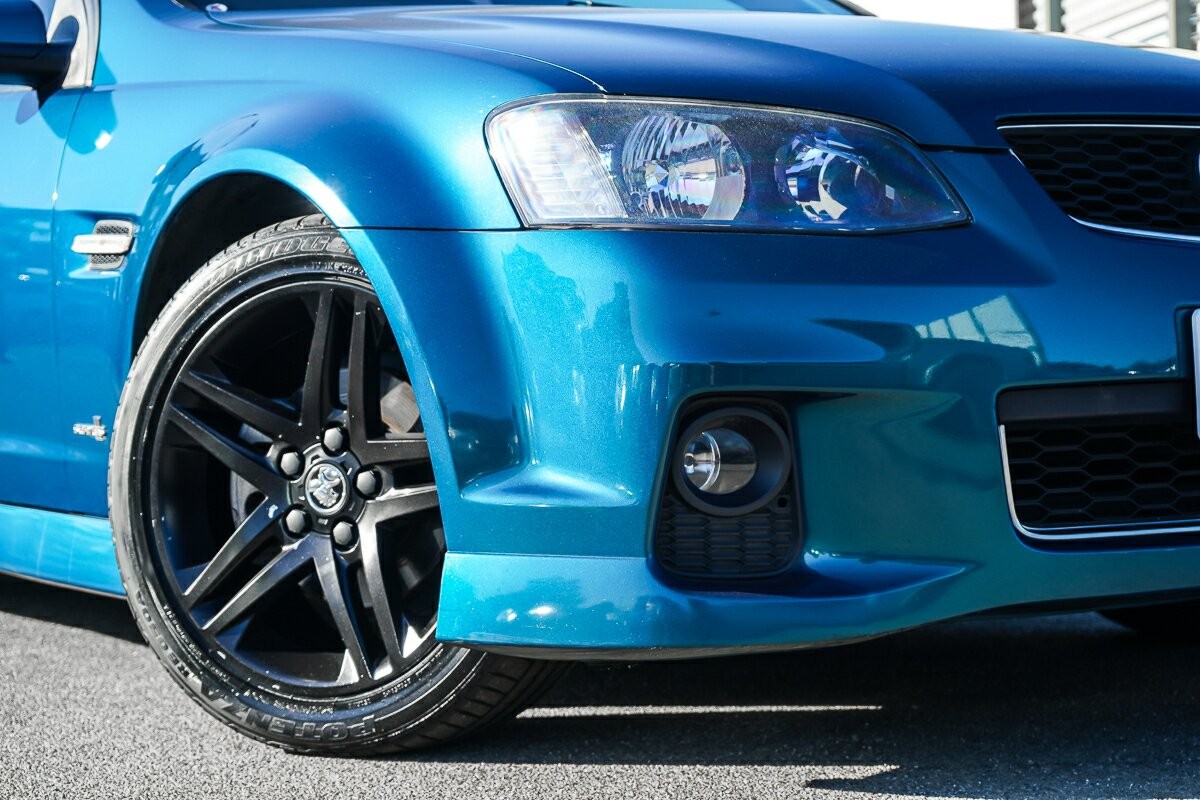 Holden Commodore image 2