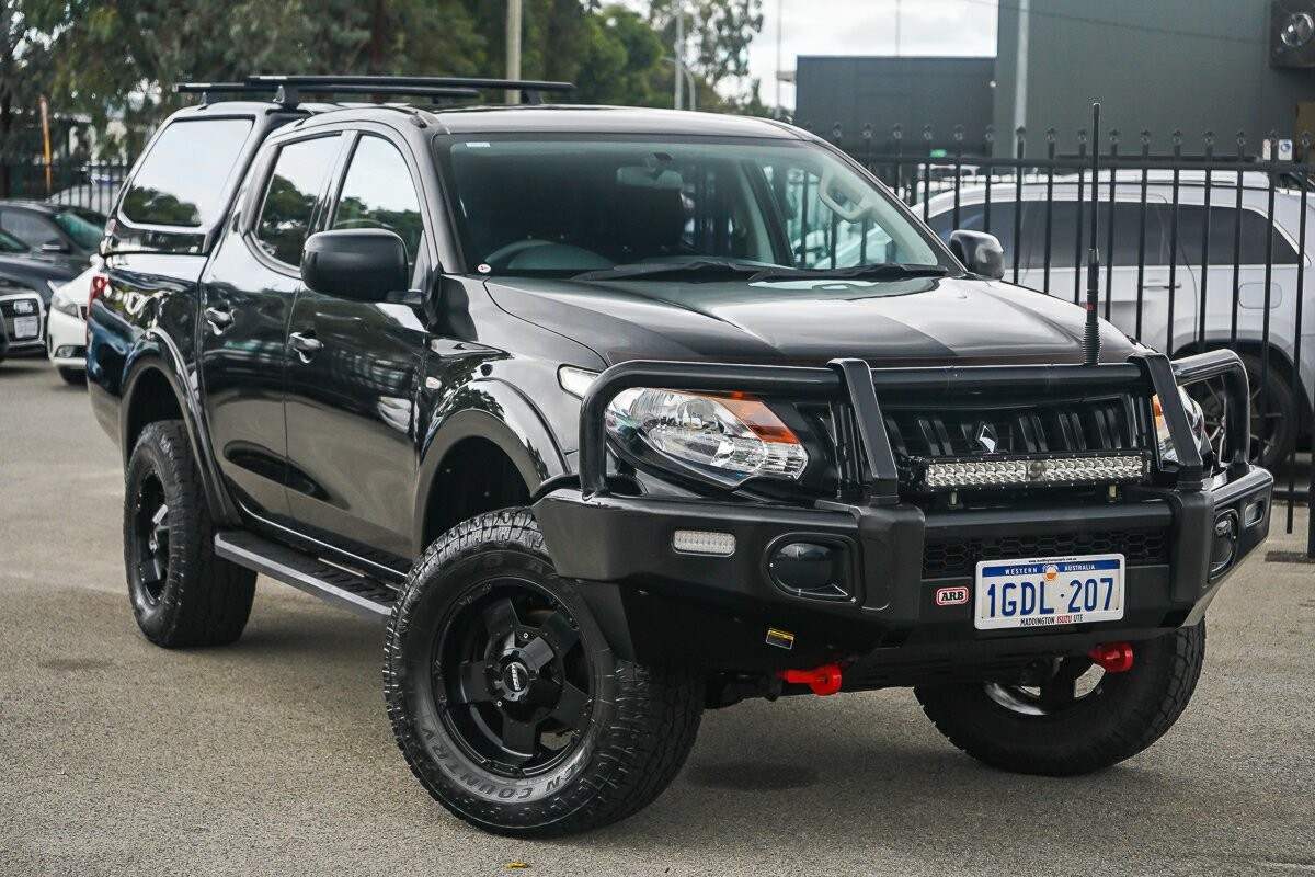 Mitsubishi Triton image 1