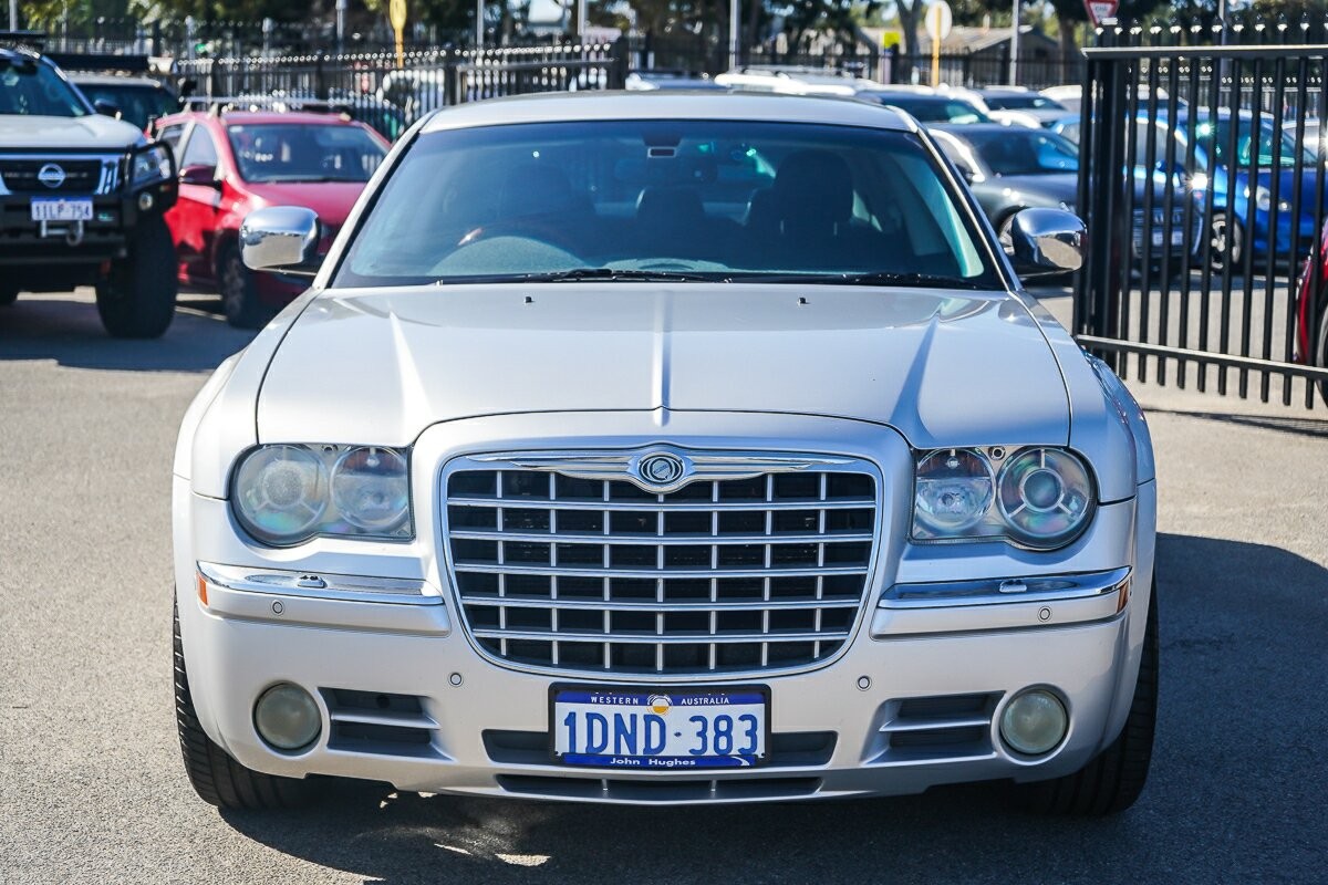 Chrysler 300c image 3