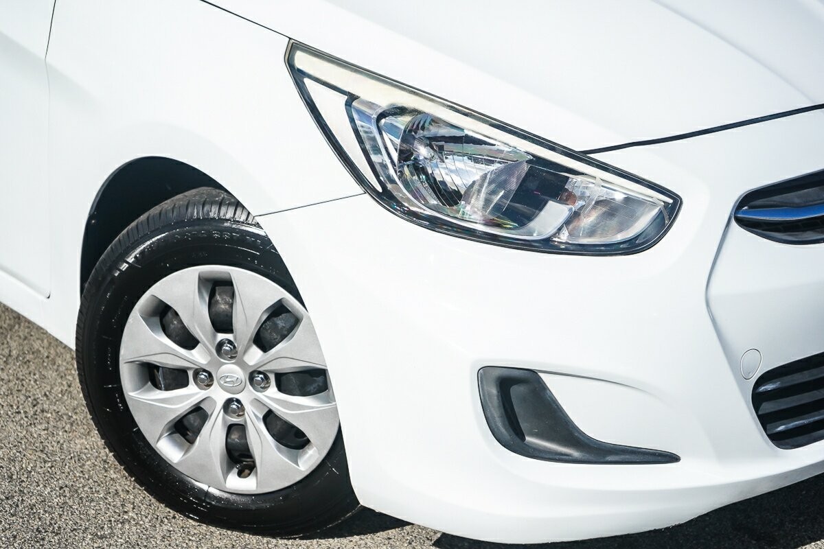 Hyundai Accent image 2