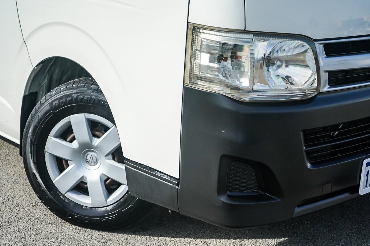 Toyota Hiace image 2