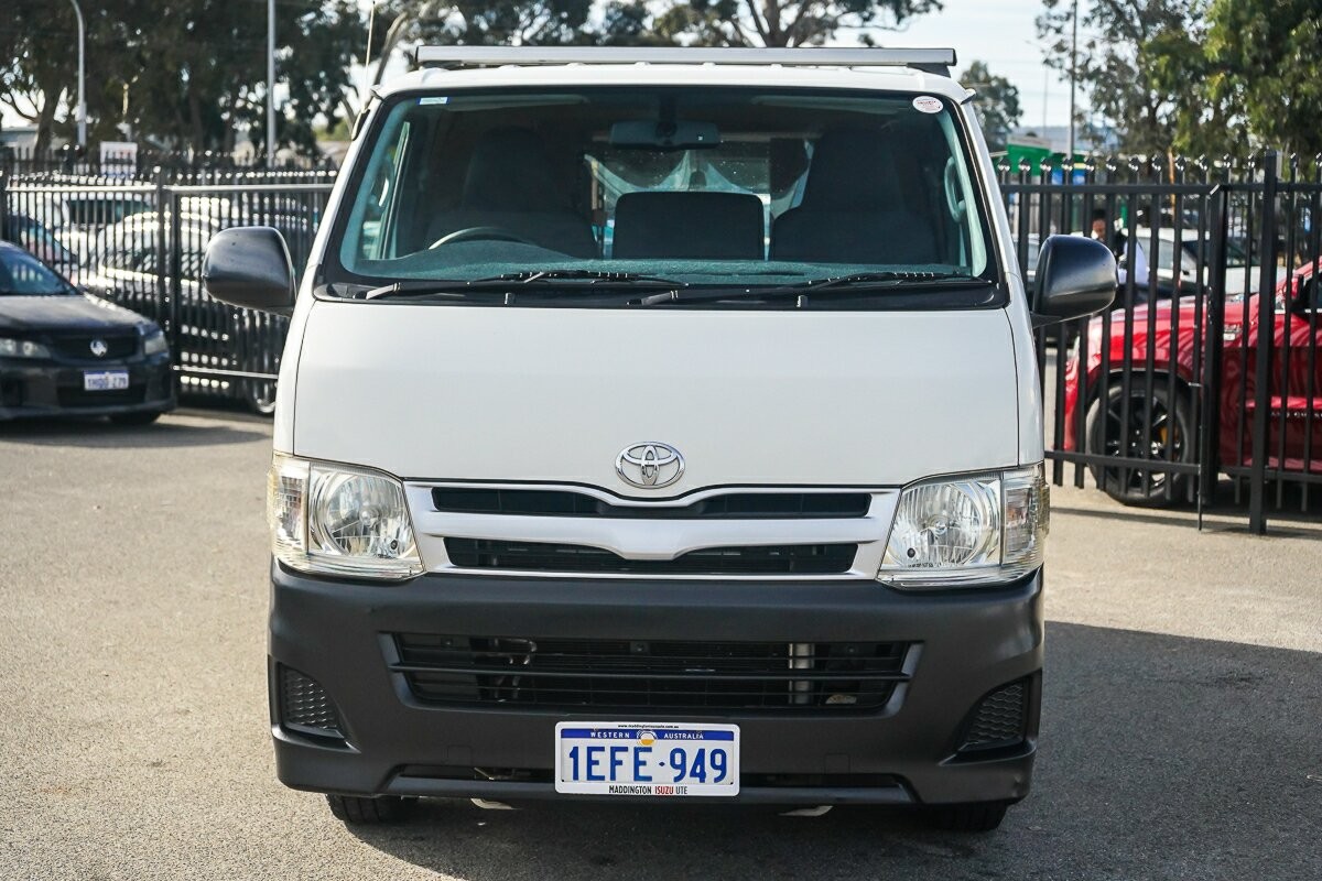 Toyota Hiace image 3