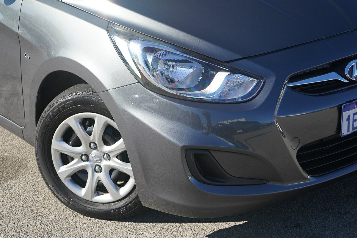 Hyundai Accent image 2