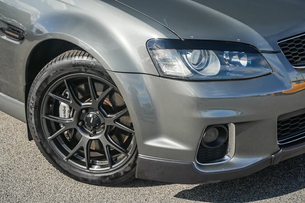 Holden Commodore image 2