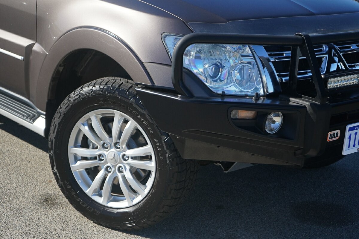 Mitsubishi Pajero image 2