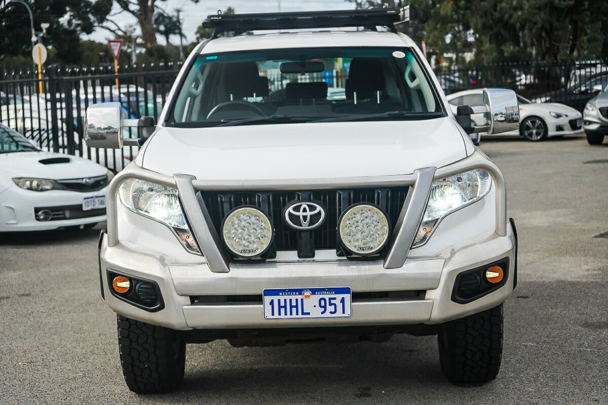 Toyota Landcruiser Prado image 3