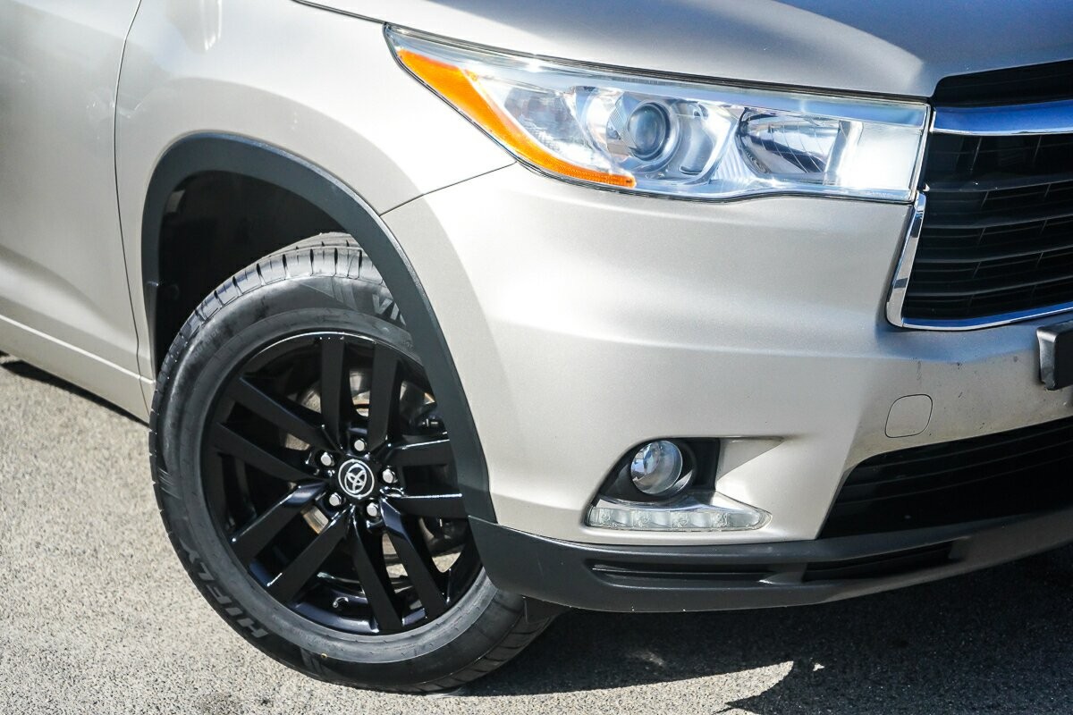 Toyota Kluger image 2
