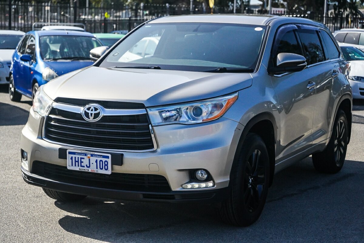 Toyota Kluger image 4