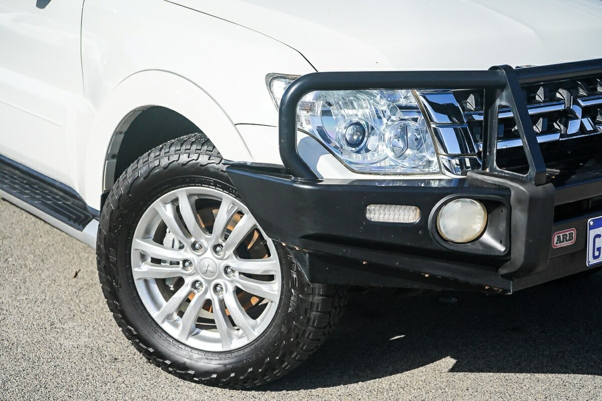 Mitsubishi Pajero image 2