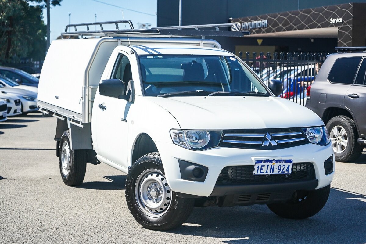 Mitsubishi Triton image 1