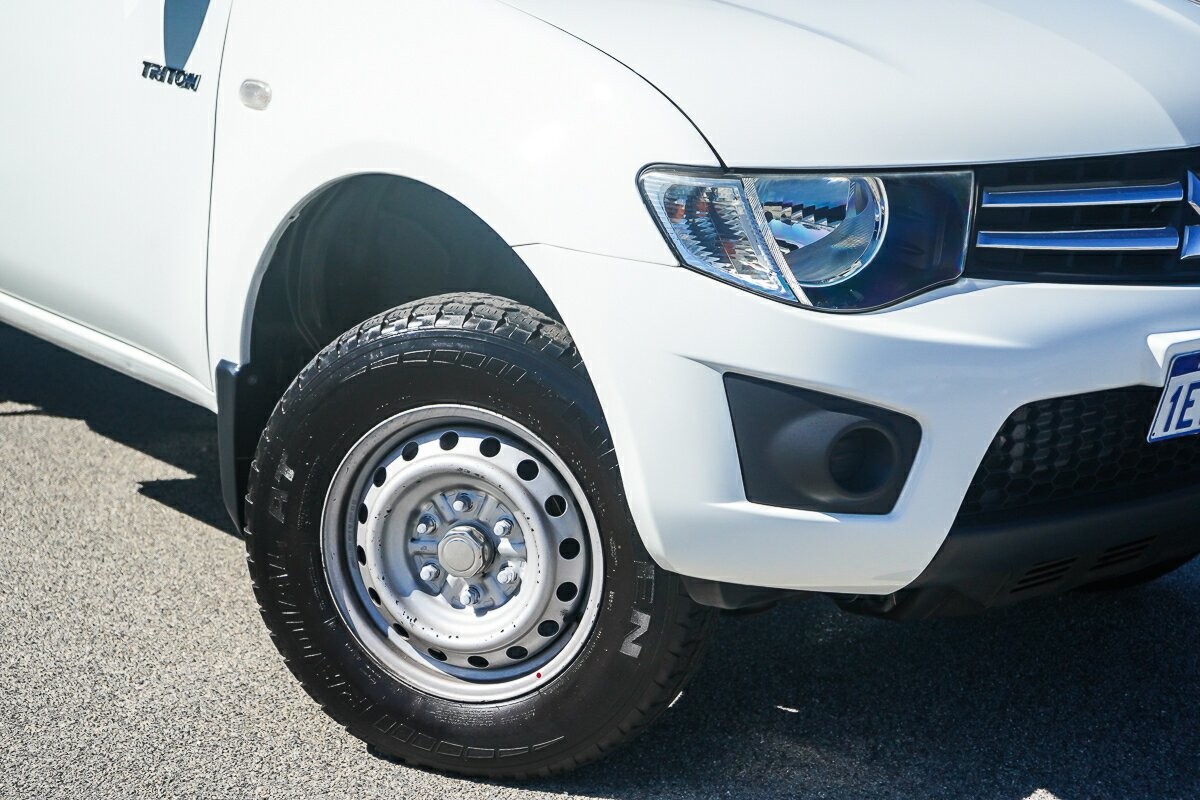 Mitsubishi Triton image 2