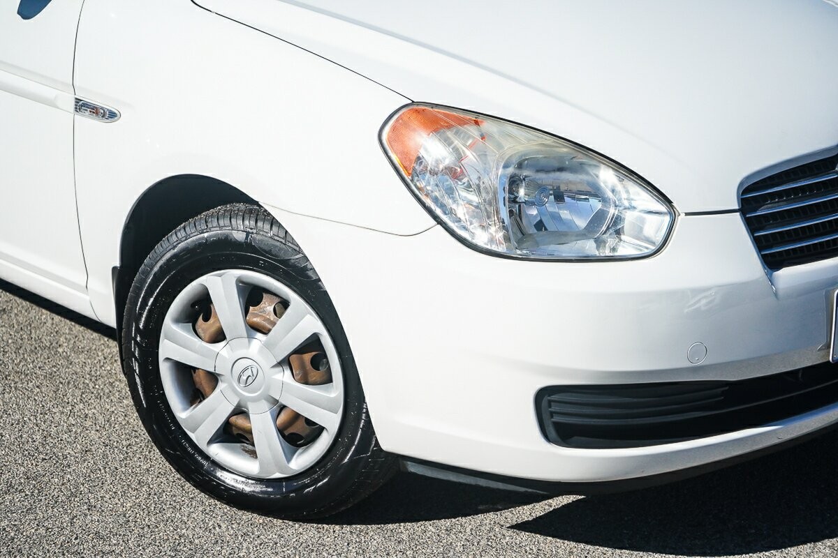 Hyundai Accent image 2