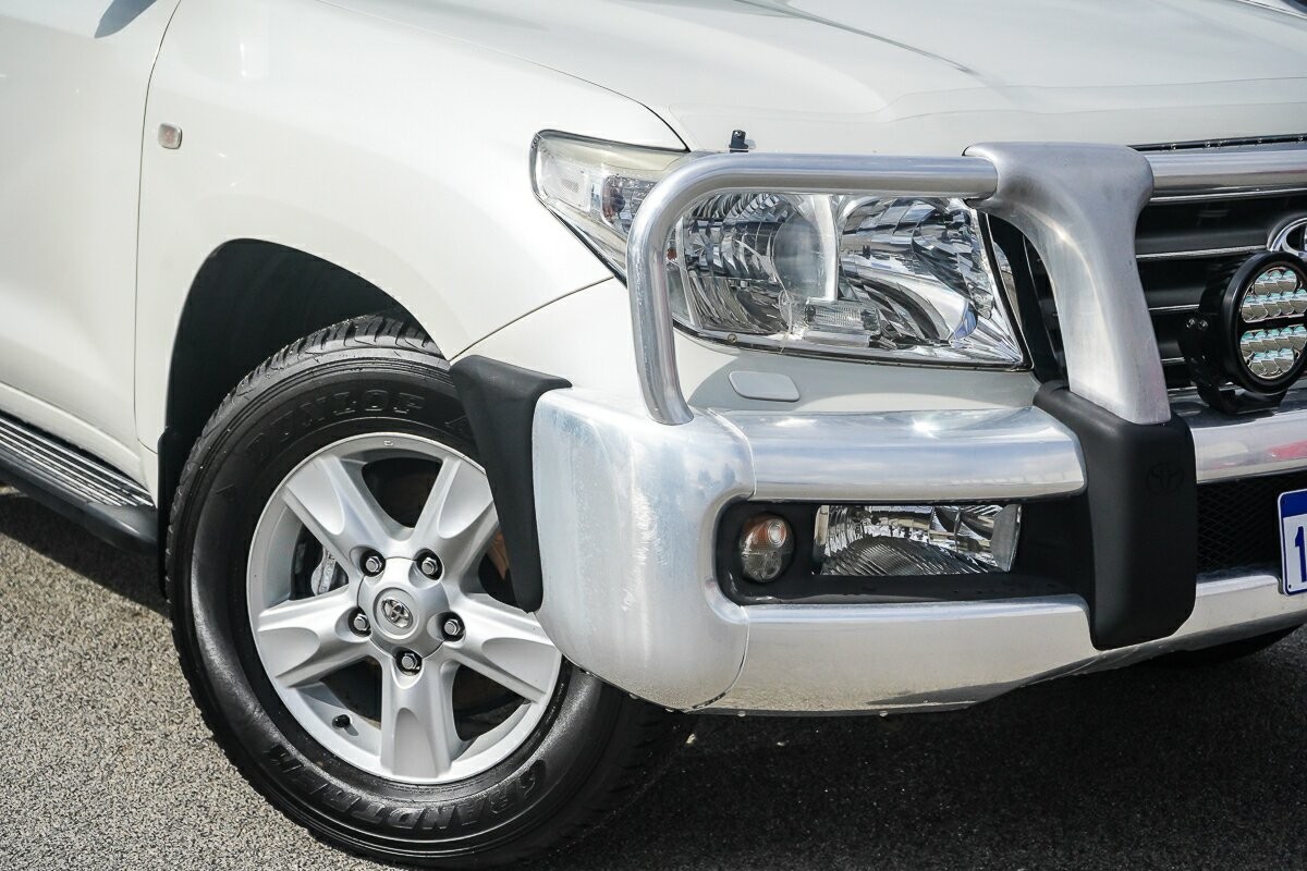 Toyota Landcruiser image 2