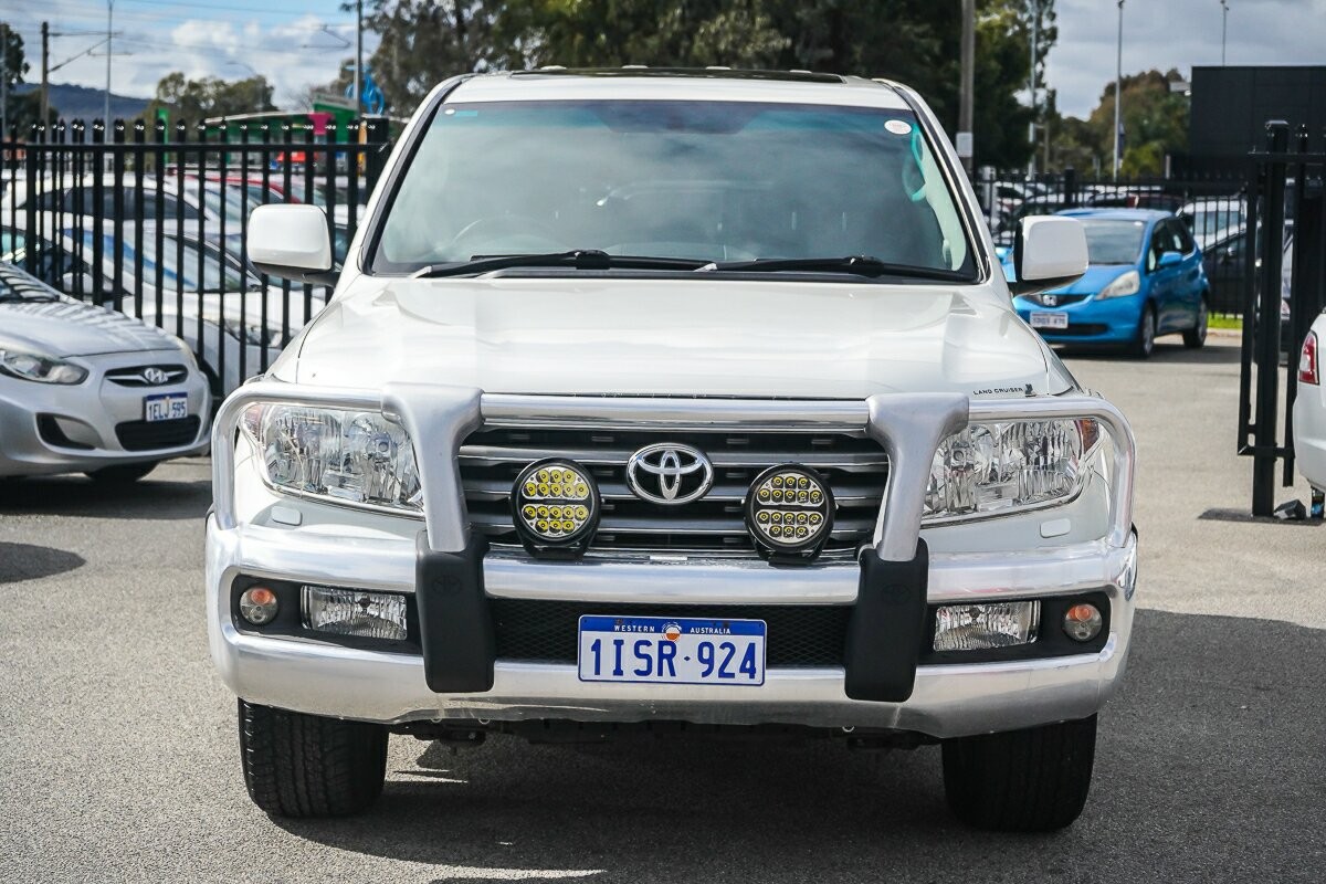 Toyota Landcruiser image 3