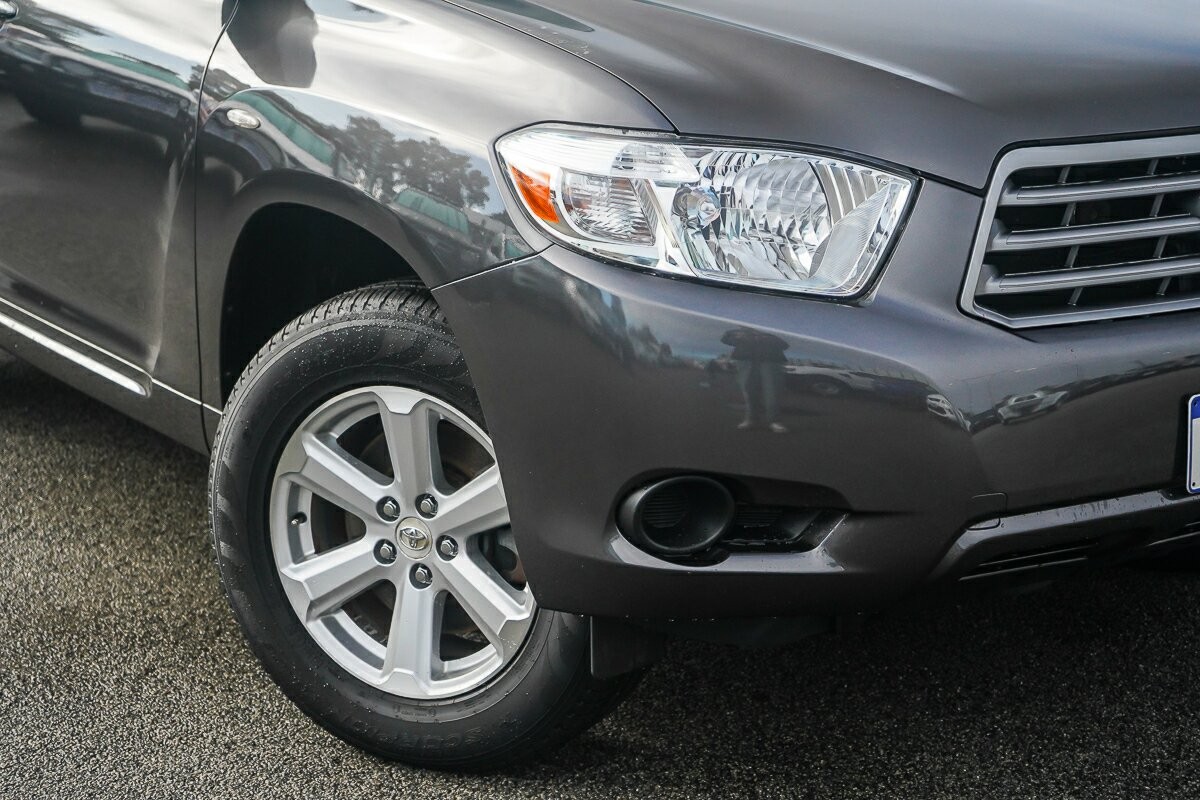 Toyota Kluger image 2